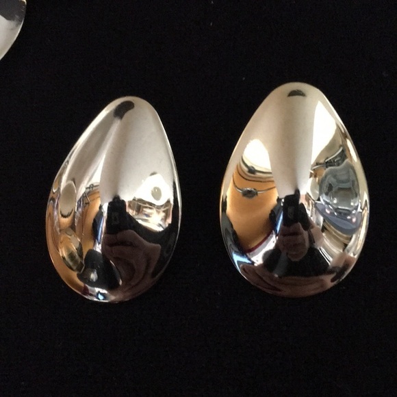 Gold tone Metal Teardrop Statement Necklace Set - Picture 2 of 7